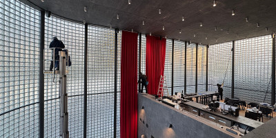 [이태원 유리창청소] 플래그십 스토어 대형 유리 블럭 청소 후기